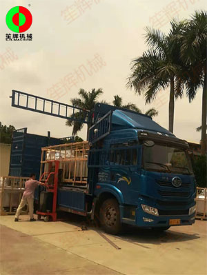 客戶訂購的多臺氣泡洗菜機裝車發貨，按期交付！